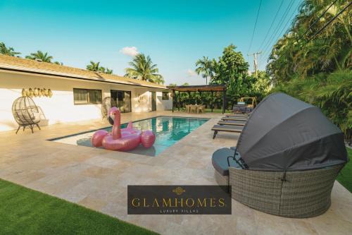 Amazing Villa at Highland Lakes Boulevard BY THE GLAMHOMES