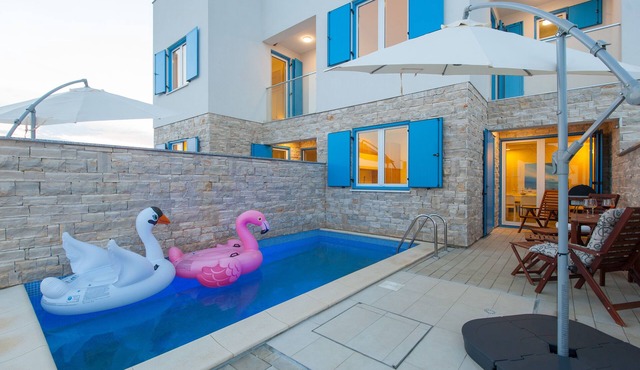 Amazing villa Miri just 5m from the sandy beach