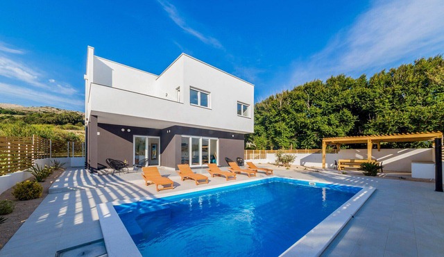 Amazing Villa Valentina, with a Pool