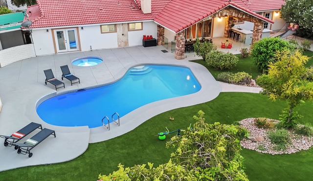 AMAZING VIP VILLA ON ACRE LAND WITH 6 BEDROOMS BIG POOL, OUTDOOR KITCHE ENJOY!
