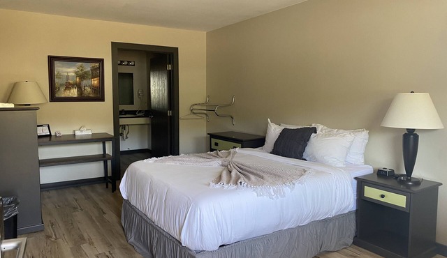 Amazing Water Front Views In This Newly Remolded Motel Room *ADA*