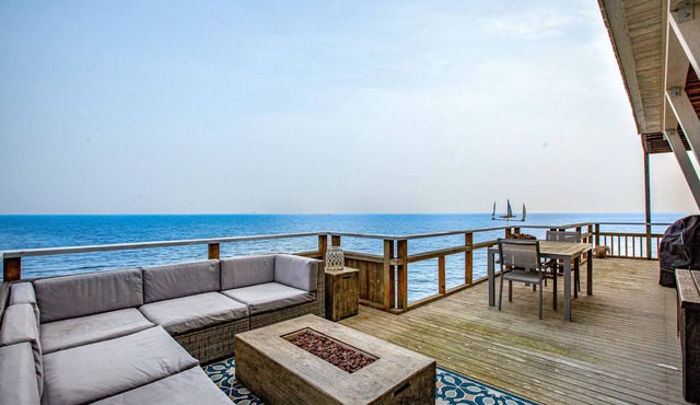 Amazing waterfront home with a fireplace, game room, fast WiFi, & washer/dryer