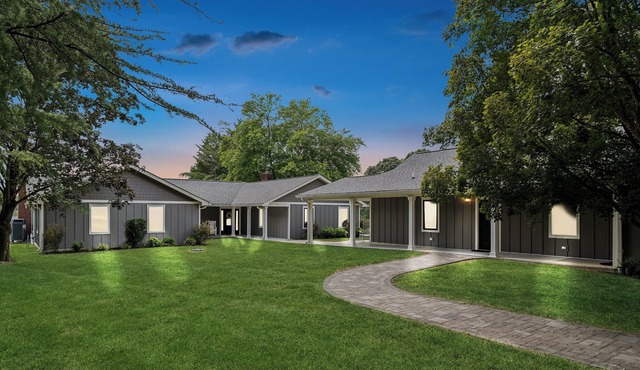 Amazing water views, hot tub, fishing, swimming, sunbathing, and private dock!