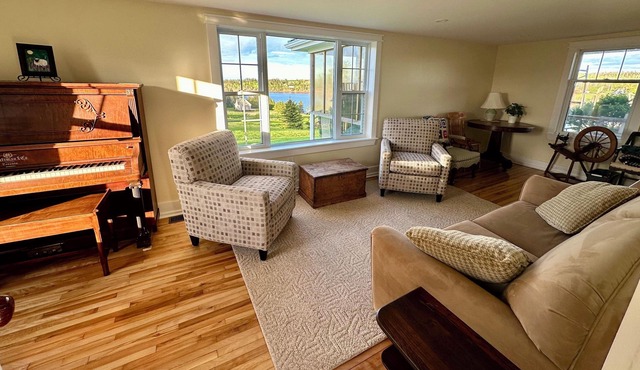 Amazing Water View. Great for Your Family Vacation , near Cavendish !