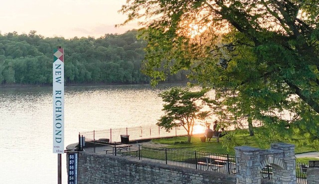 Amazing Water Views! Modern 2B in Historic Suite