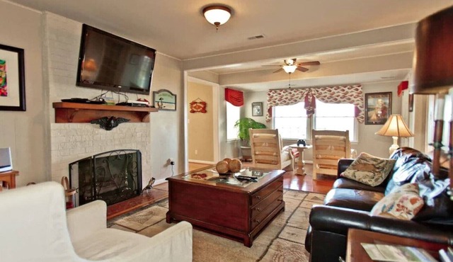 Amazing Waterfront Getawaylong Term Renters are Welcome!