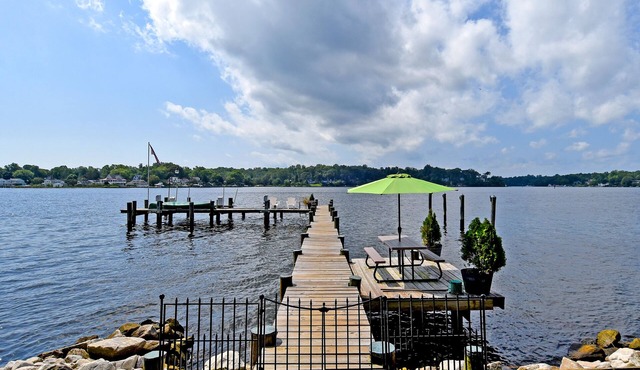 Amazing Waterfront Retreat with Pool, Pier, and Kayaks, Minutes from Annapolis