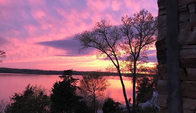 AMAZING WATERFRONT VIEWS! Spacious 4-bedroom house directly on Barkley Lake