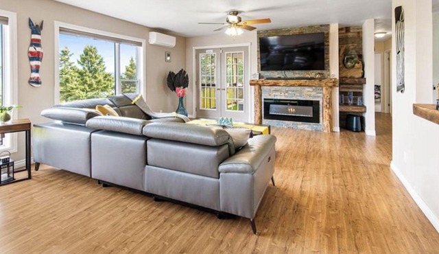 Amazing Waterviews Fundy’s Lighthouse Cottage B&B & Lost Lobster Room