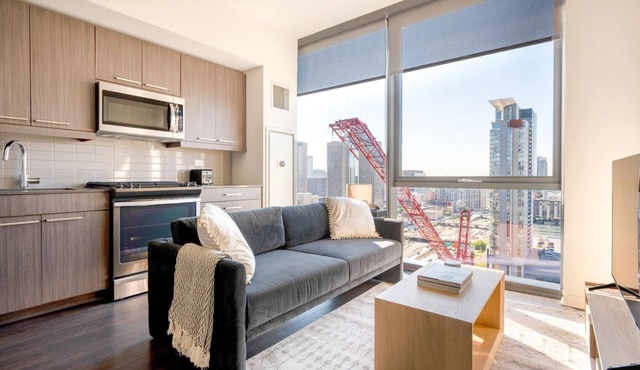 Amazing West Loop Studio w/W/D, Gym & Lounge, nr L, by Blueground