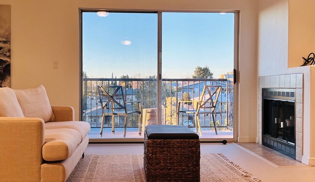 Amazing Westside sunset view condo close to Utep,Downtown El Paso and shopping.