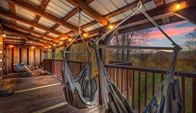 Amazing Winter View! Pool, KingBed, HotTub, Xbox