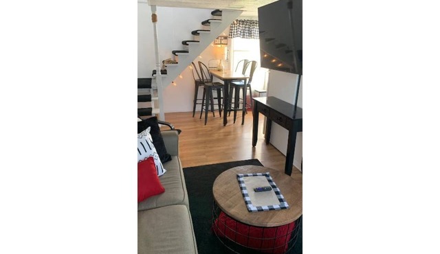 Amazingly Convenient Campus Guesthouse. So close to downtown and campus!