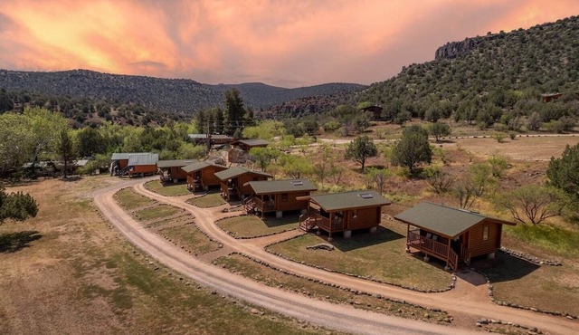 Amazonite Cabin: Relaxing Haven by the Creek