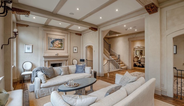 Ambassador life in Kalorama with Free Parking and Private Outdoor Patio
