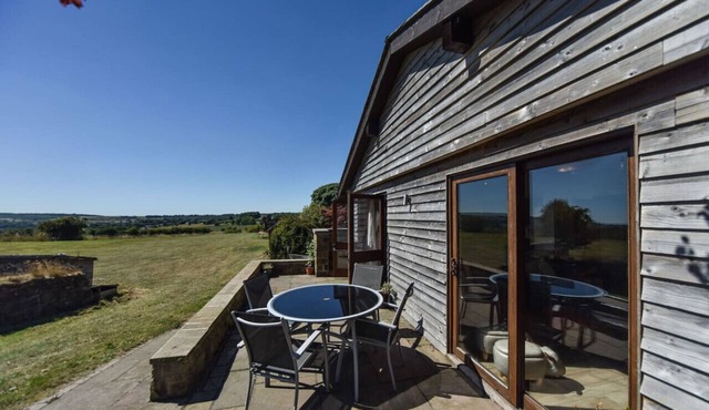 Amber Cabin, sleeps 4, peaceful cabin in the Derbyshire Dales