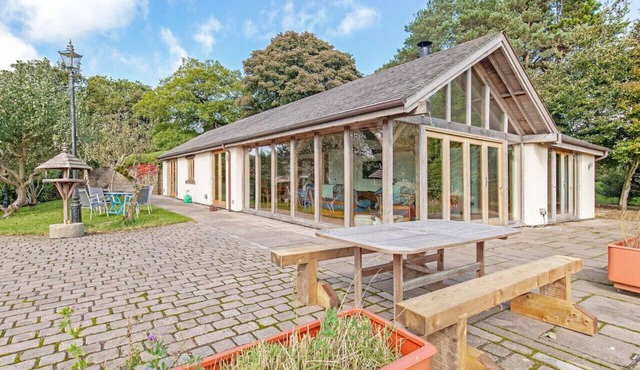 Amber Lodge, sleeps 5, Stunning property nestled in the Derbyshire Countryside