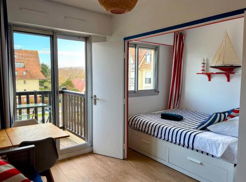 Ambiance marine, bel appartement avec vue mer, balcon, piscine et tennis