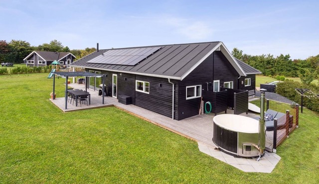 "Amdi" - 700m from the sea by Interhome