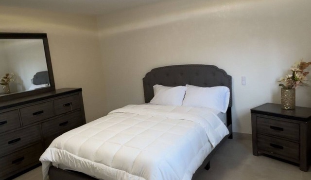 Ameera's Place Charming 3-bedroom house in beautiful Gallup with AC