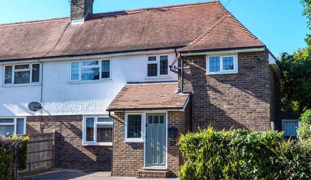 AMELIA COTTAGE, family friendly, character holiday cottage in Battle