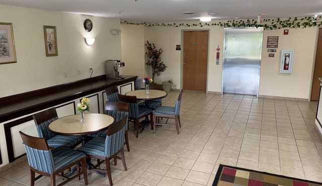 Amelia Inn & Suites