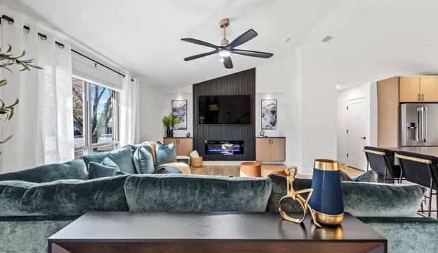 Amelia's Corner/Game Room + Fire Pit +Hot Tub