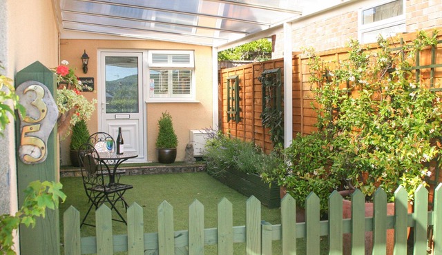 AMELYAH COTTAGE, pet friendly, with a garden in Winscombe