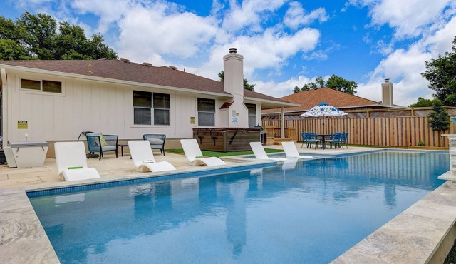 Amenities Galore - Heated Pool, Hot Tub, Cold Plunge, Grill, Gym, Peloton Bike, Massage Chair, Games