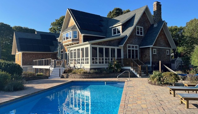 Amenities Galore - Pool, soccer pitch, outdoor firepit and more!