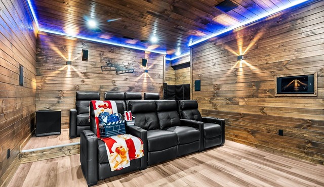 Amenities! INDOOR Pickleball🏓Basketball🏀 HotTub🔥Pool Table🎱Slide🛝Theater🍿Family