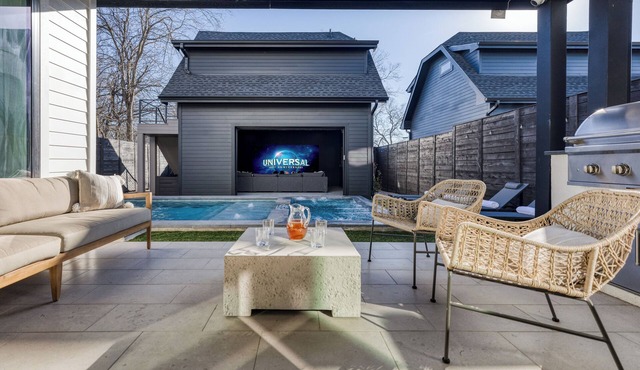 Amenities! Pool, Hot Tub, Theater, Outdoor kitchen, Pool House