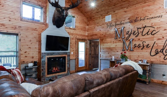Amenities, Pool, Lake, Gym, Tennis, No stairs