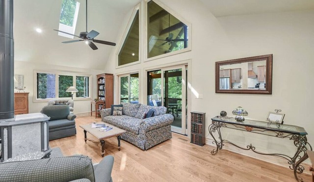 Amenity-Packed Holiday Home