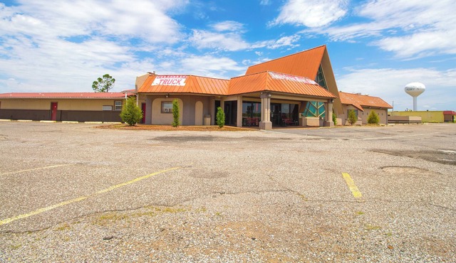 American Best Inn By OYO I-35 Perry near Lake McMurtry