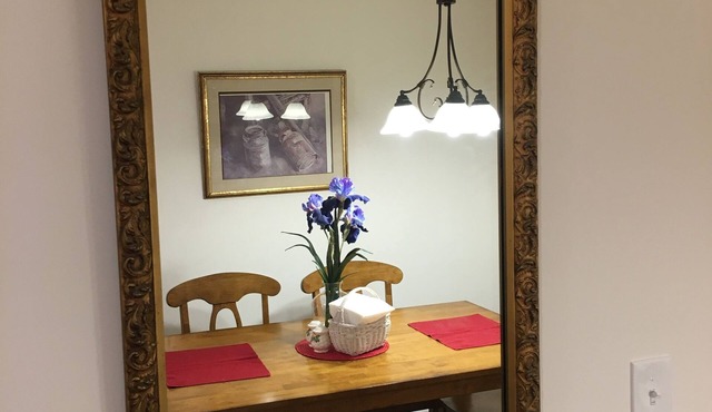 American Charm King Bed & Kitchen Downtown