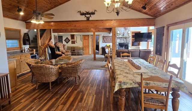 American Dream | Dog-Friendly 5BR Mountain Escape w/Hot Tub & Fireplace