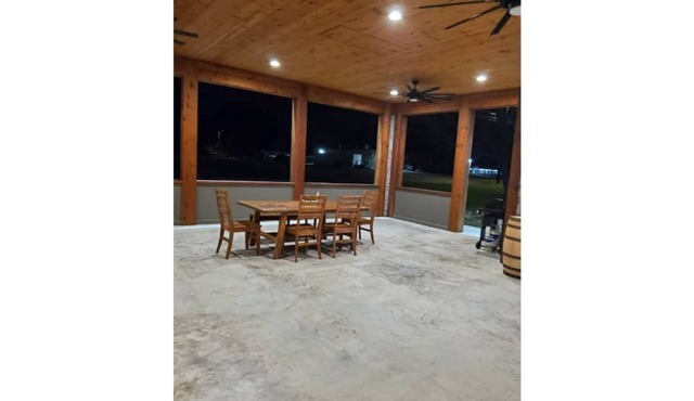 American Dreamers Suite (Sleeps 2)