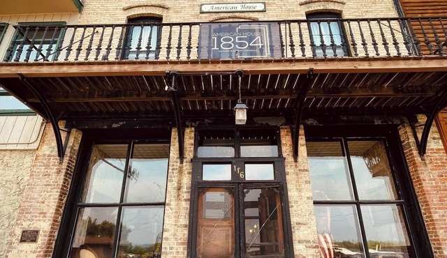 American House 1854- Stagecoach Stop Suite, 2 Bedrooms, Kitchenette, Sleeps 6