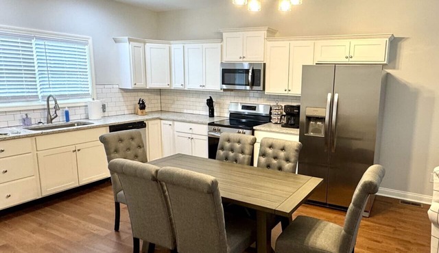 American Pharoah Cottage | 3BR Downtown Versailles