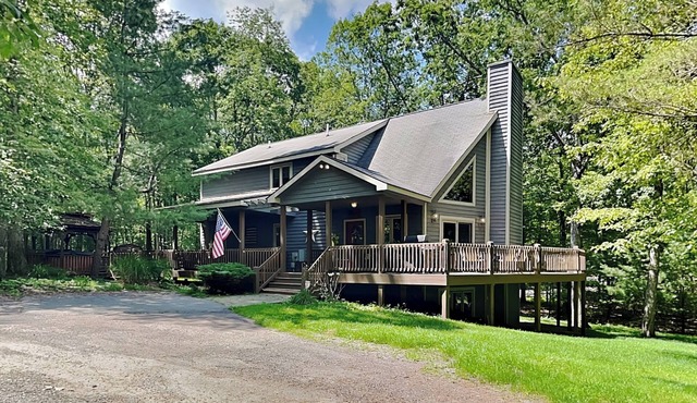American Pride | Dog Friendly, Dock Slip, Hot Tub