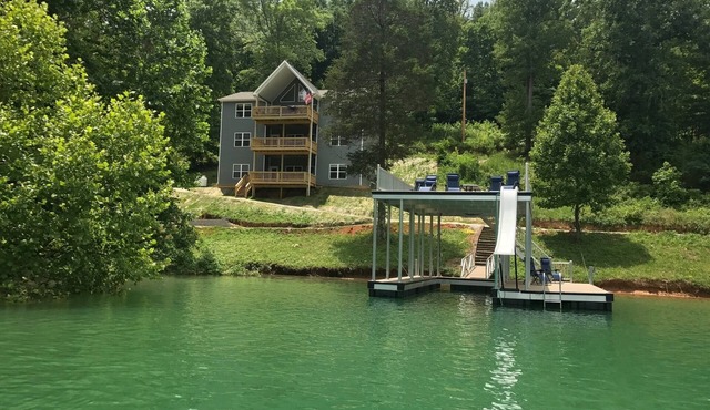 American Spirit: Best location! Double Deck Dock w/slide; Hot Tub; Quiet Cove