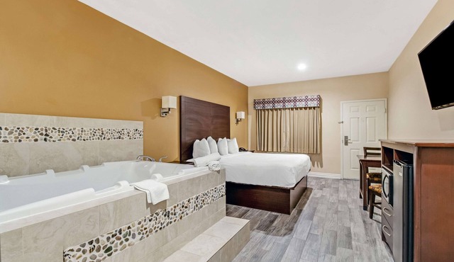 Americas Best Value Inn Houston at FM 529