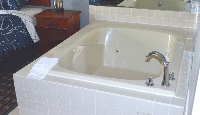 Americas Best Value Inn & Suites St. Cloud