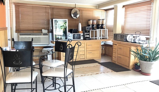 Americas Best Value Inn & Suites Macon at Sunset Dr