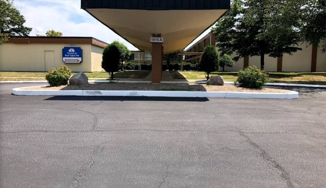 Americas Best Value Inn Wilson - 1 King Bed Smoking (GROUND FLOOR)