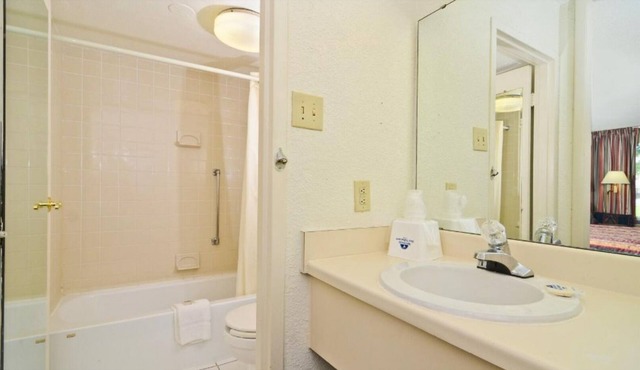 Americas Best Value Inn Wilson - Unit 3 (ONE BED) GROUND FLOOR