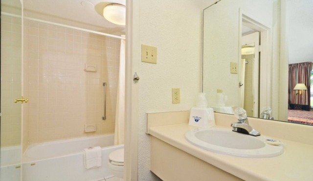 Americas Best Value Inn Wilson - UNIT 22 2 BED FIRST FLOOR