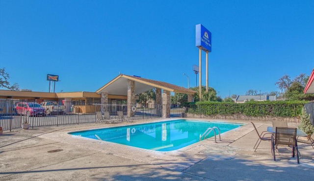 Americas Best Value Inn Uvalde