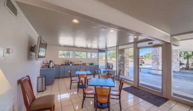 Americas Best Value Inn Uvalde